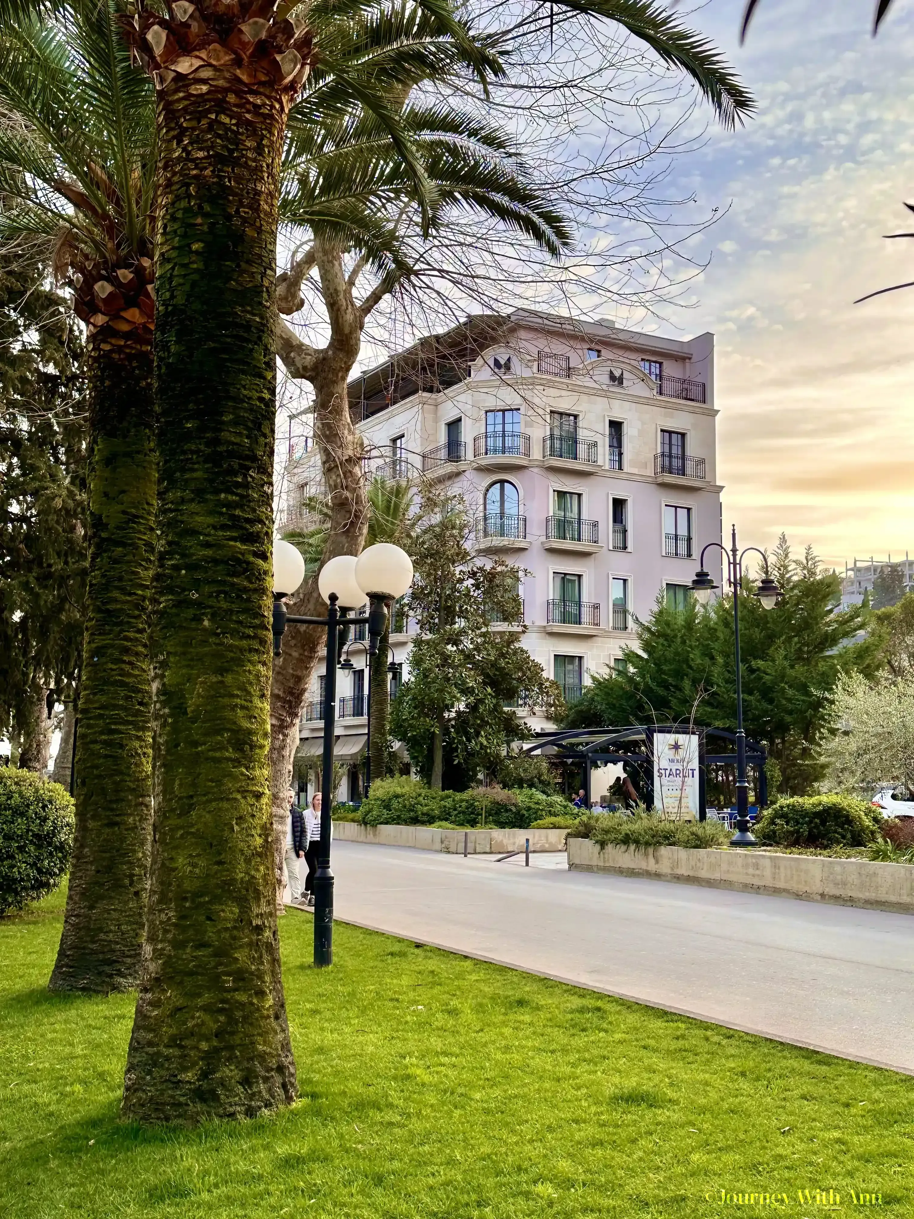 在黑山，最好的住宿区域是哪里？ in Montenegro