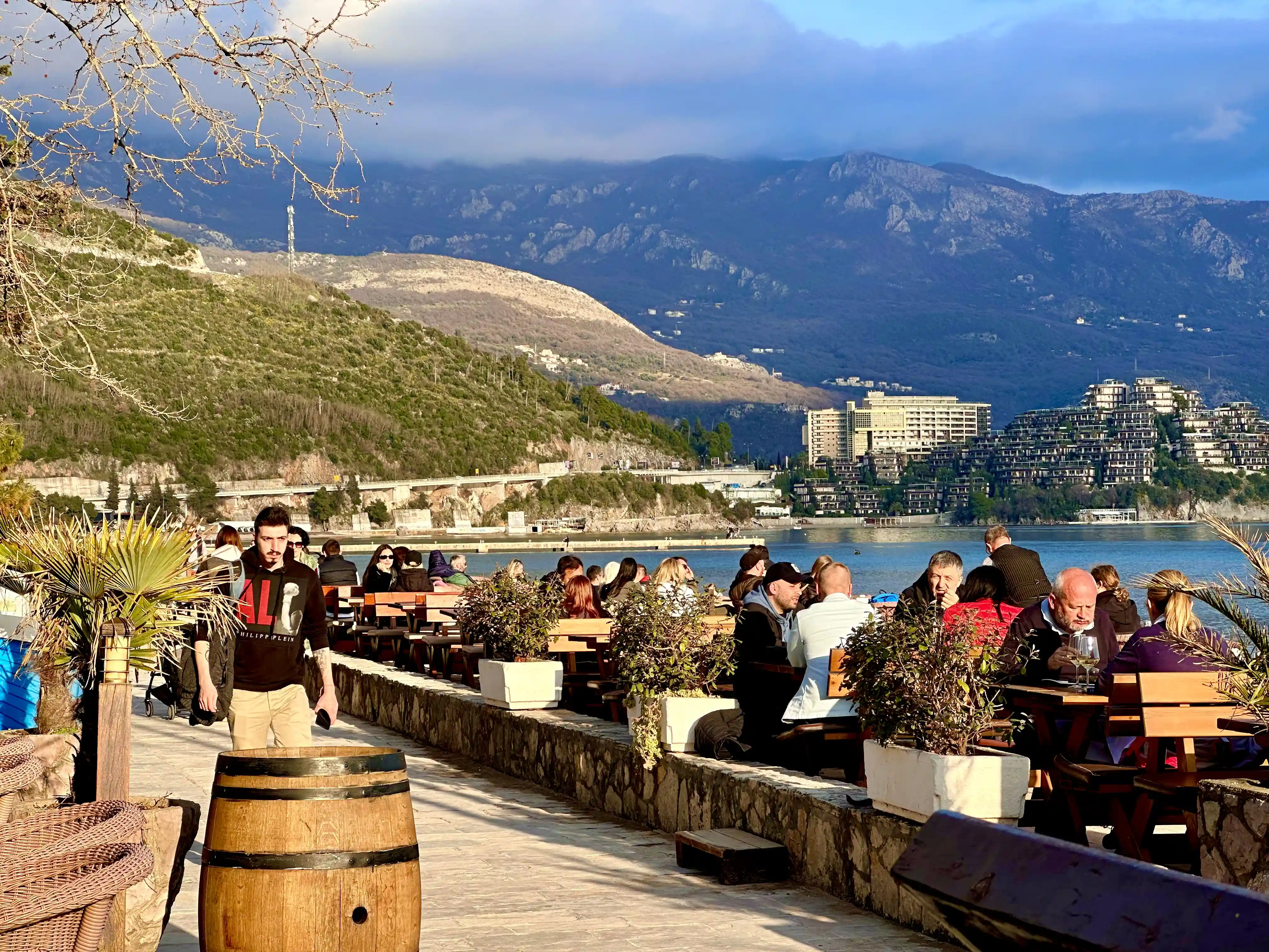 Imagine Do you tip waiters in Montenegro? in Montenegro